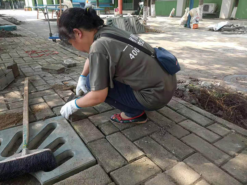 路邊地磚石材鋪裝施工流程有什么？